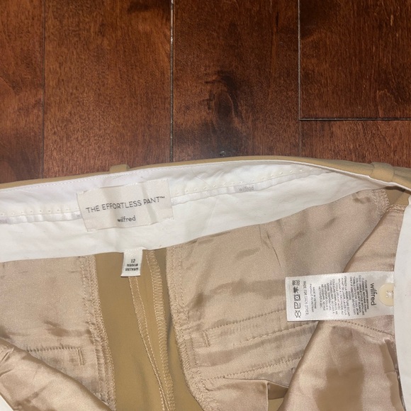 Wilfred Effortless Pants from Aritzia in a beautiful camel/tan shade. Size 12
. - Picture 4 of 11